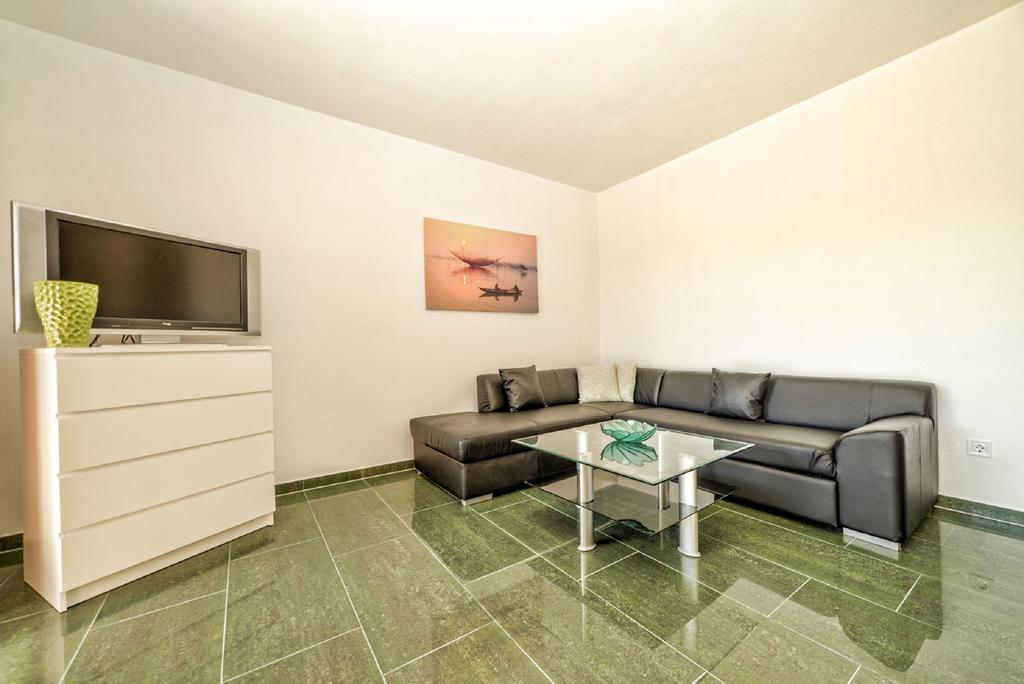 Apartment Una 2 Pula Exterior photo
