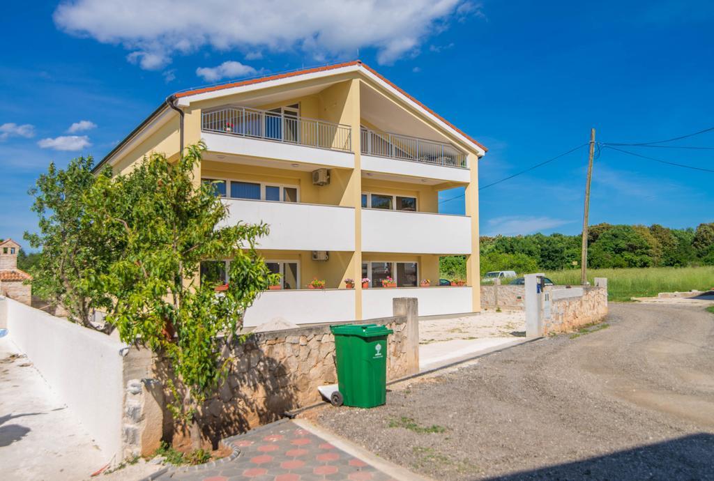Apartment Una 2 Pula Exterior photo