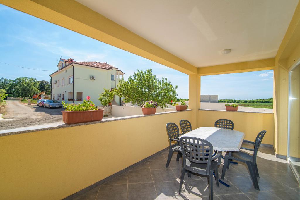 Apartment Una 2 Pula Exterior photo